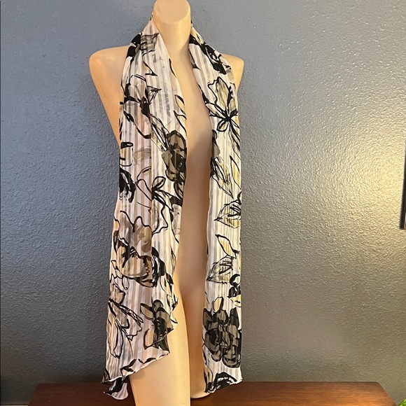 Kensie Accessories - Floral Black and White Women's Scarf